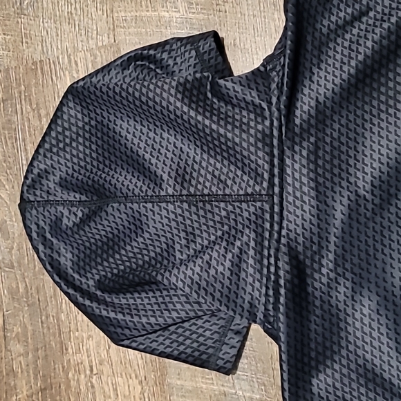 Like new Under Armor storm hoodie sweatshirt metallic gray/ black size Y MED - Picture 13 of 16